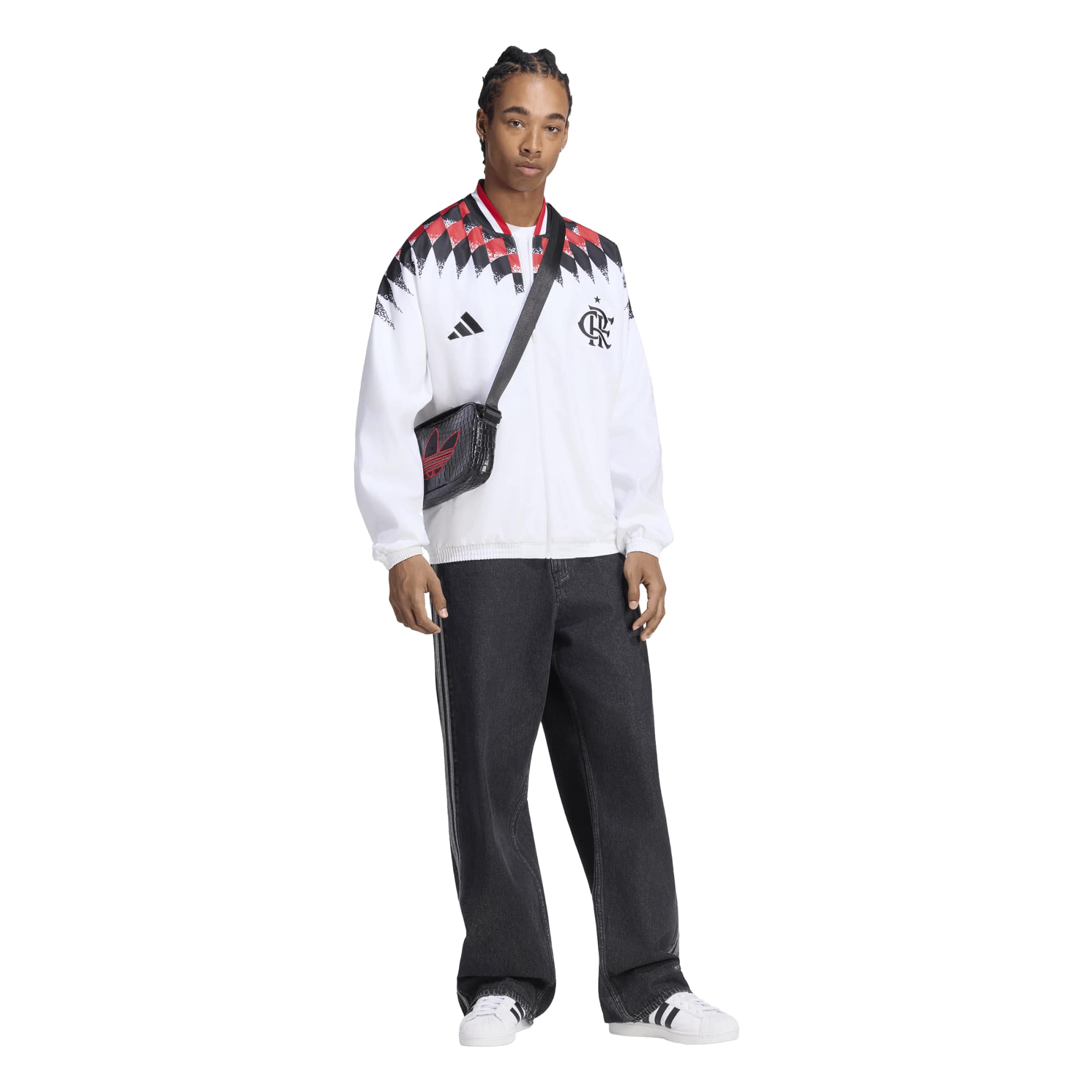 KG9685_4_APPAREL_On Model_Walking View_white.jpg